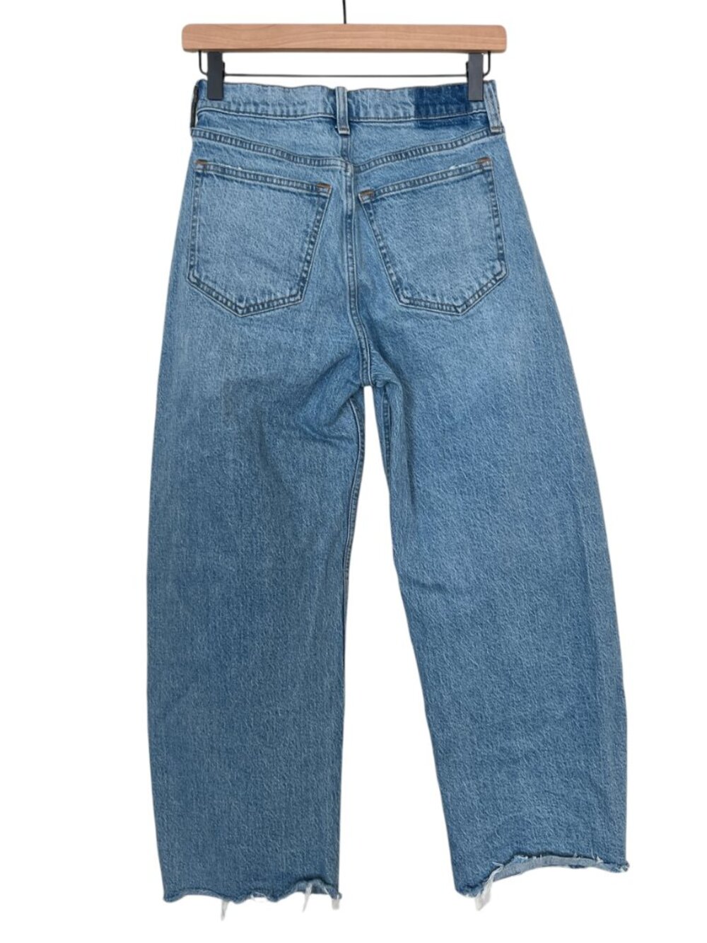 Abercrombie & Fitch Medium Wash High Rise Raw Hem Barrel Jeans Short - Picture 4 of 5
